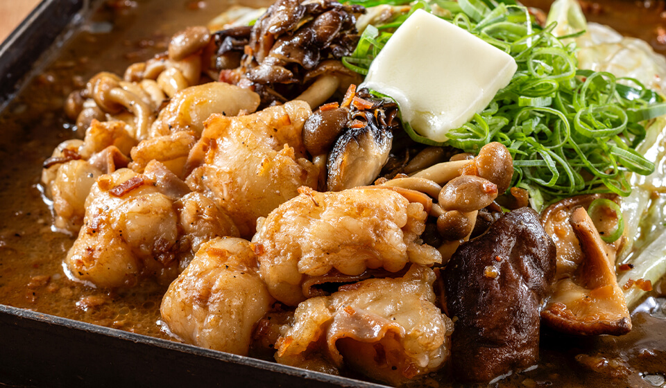 大とろ鉄板ホルモン焼き きのこバター醤油