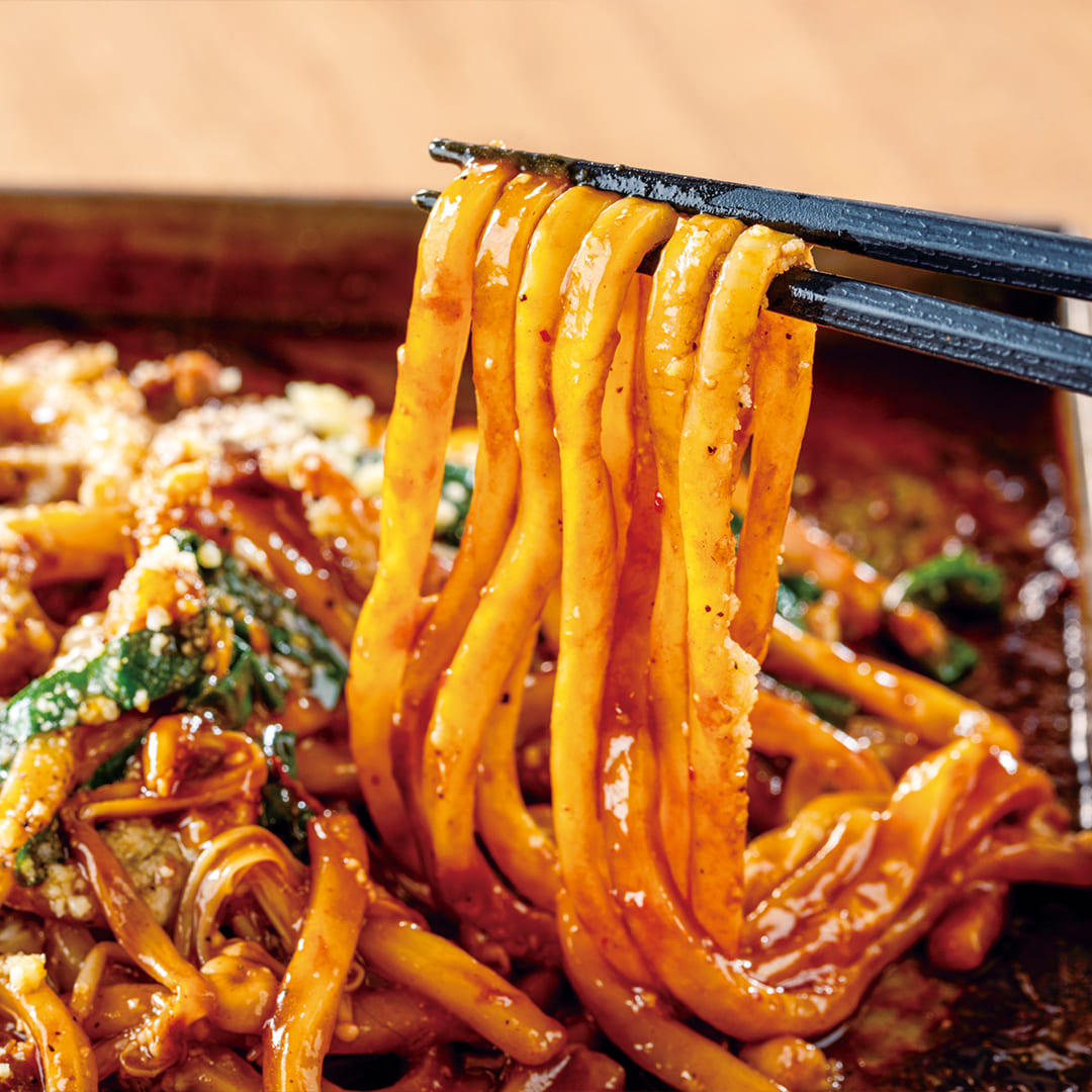 〆の牛スジ入りデミすきうどん